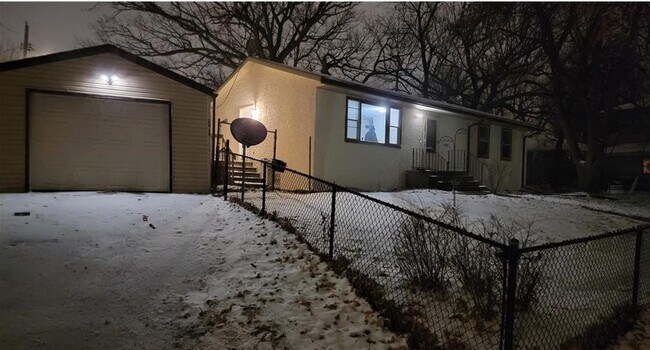 property at 2414 N Ilion Ave