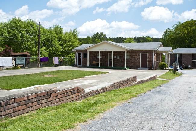 Navarro Apartments in Clarkston, GA - Building Photo - Building Photo