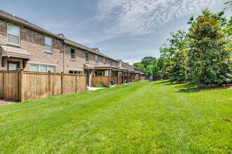 104 Ambassador Private Cir in Hendersonville, TN - Building Photo - Building Photo