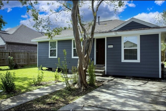 property at 1102 14th St