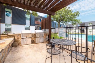 531 Bedford Rd in Bedford, TX - Building Photo - Building Photo