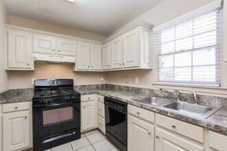 605 Oxford Crest Ct NW in Lawrenceville, GA - Building Photo - Building Photo