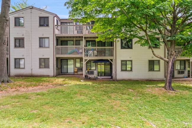 7 Padanaram Rd in Danbury, CT - Building Photo - Building Photo