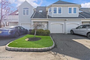 26 Bayview Ct in Long Branch, NJ - Building Photo