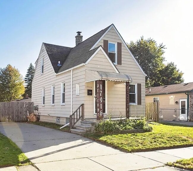 17916 Grove St in Roseville, MI - Building Photo - Building Photo