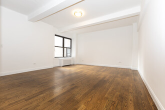 160 W 73rd St in New York, NY - Building Photo - Building Photo