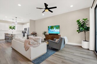 1302 W Carmen St in Tampa, FL - Building Photo - Building Photo