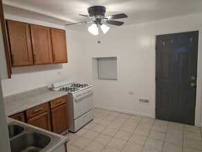 1318 S Kolin Ave, Unit BSMT in Chicago, IL - Foto de edificio - Building Photo