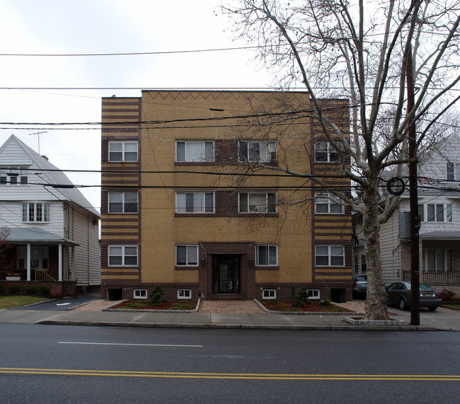 863 Kennedy Blvd in Bayonne, NJ - Foto de edificio - Building Photo