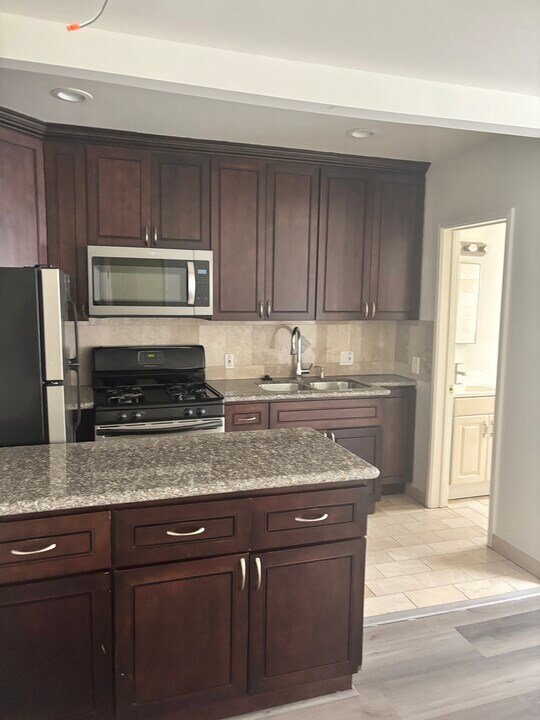 151 S Crescent Dr, Unit 1 in Beverly Hills, CA - Building Photo