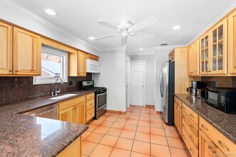 13 Buttercup Ln in Westhampton, NY - Building Photo - Building Photo