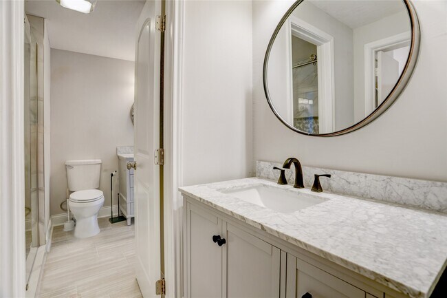 351 Lakeside Ln in Houston, TX - Building Photo - Building Photo