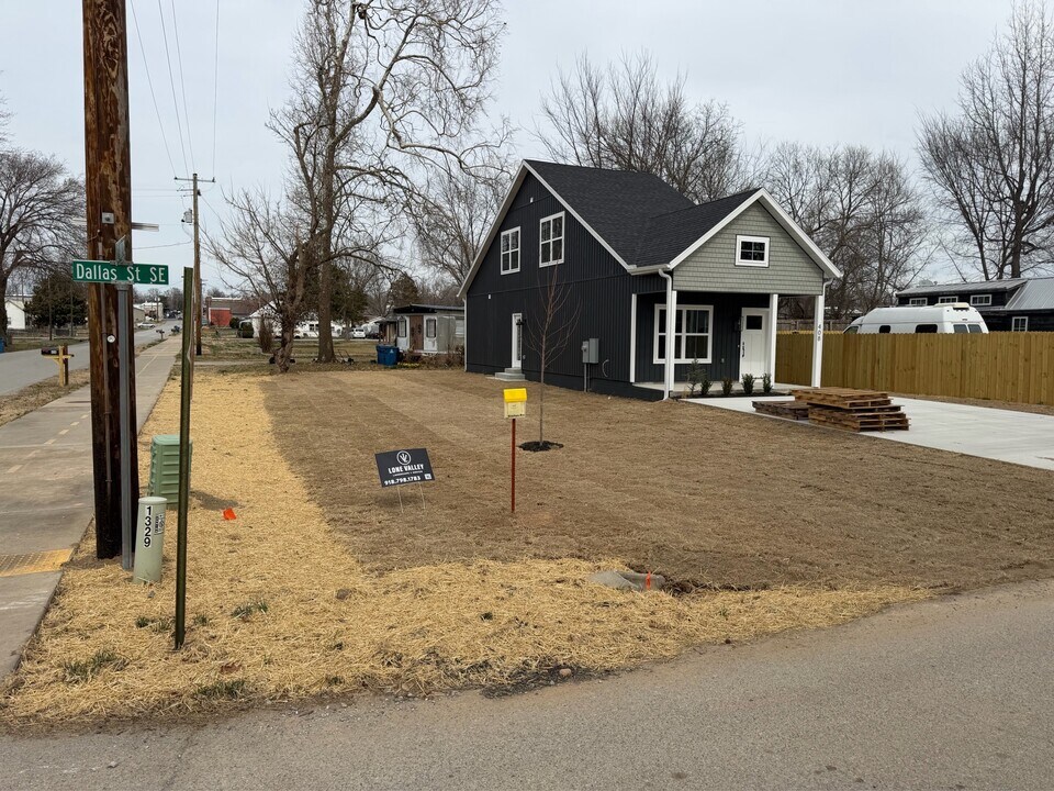 408 2nd Ave SE in Gravette, AR - Building Photo