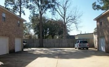 727 9th St in Nederland, TX - Building Photo - Building Photo