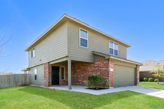 5110 War Horse Dr in San Antonio, TX - Building Photo