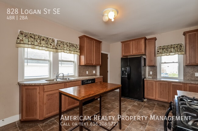 828 Logan St SE in Grand Rapids, MI - Building Photo - Building Photo