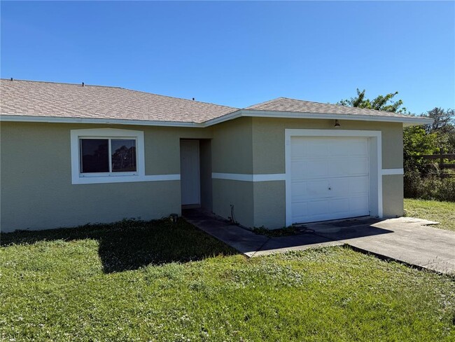 1131 Graystone Ave in Lehigh Acres, FL - Building Photo - Building Photo