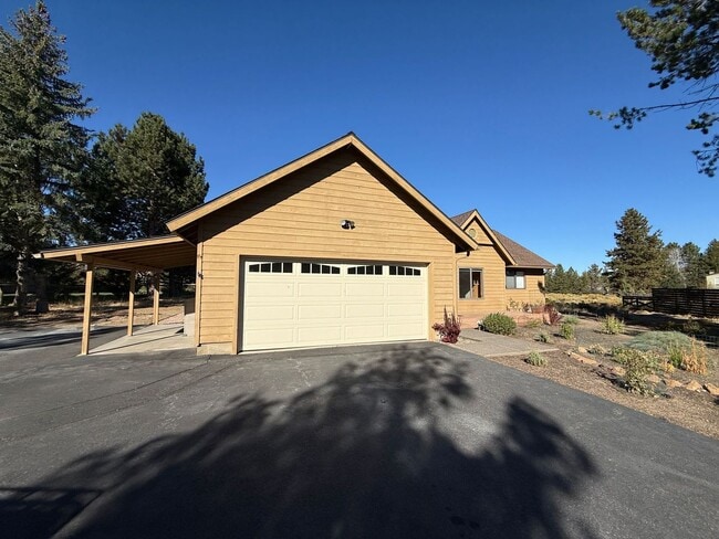 property at 64131 Tumalo Rim Dr