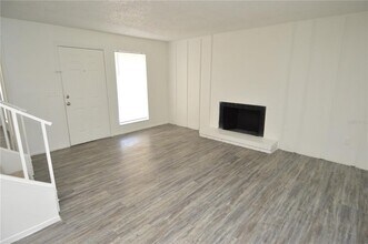 5006 Moro Manor Dr in Tampa, FL - Building Photo - Building Photo