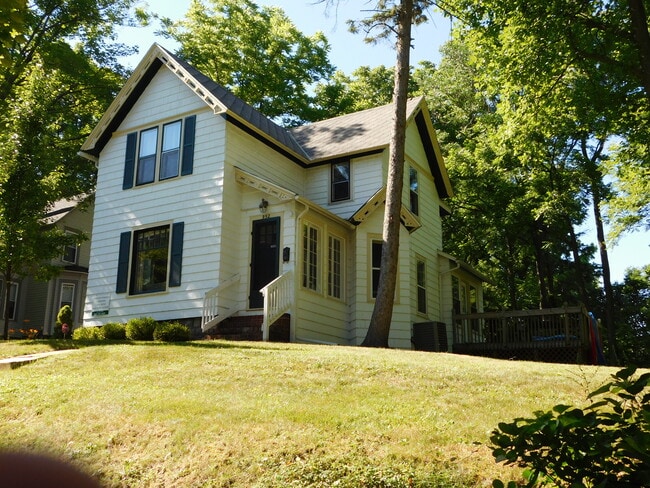 property at 952 Grant St