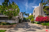 1925 S Beverly Glen Blvd in Los Angeles, CA - Building Photo - Building Photo