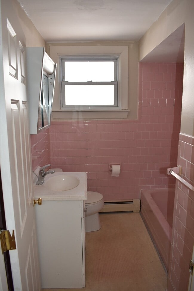 29 Lapham St, Unit Apt 2