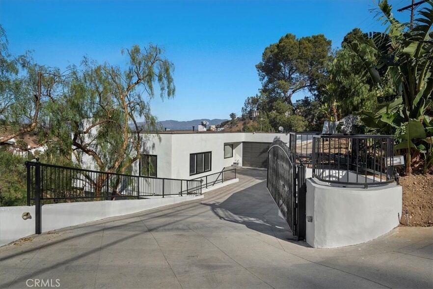 3300 Coldwater Canyon Ave, Unit N4289 in Los Angeles, CA - Building Photo
