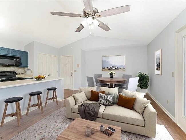 3701 Cotswold Ter, Unit 7K in Greensboro, NC - Building Photo - Building Photo