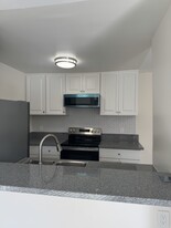 142 S Normandie Ave in Los Angeles, CA - Building Photo