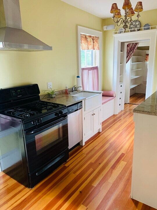 984 Chestnut St in Newton, MA - Building Photo