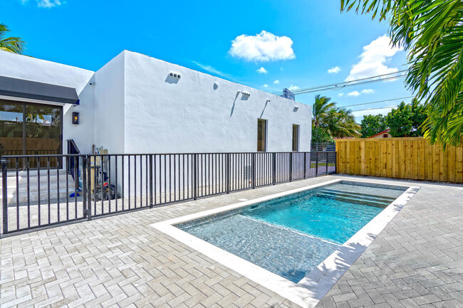 235 NW 39th St in Miami, FL - Building Photo - Other