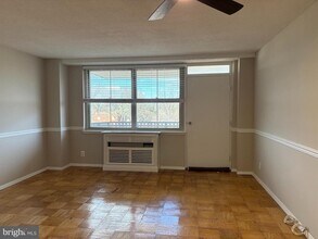 2030 N Adams St in Arlington, VA - Building Photo - Building Photo