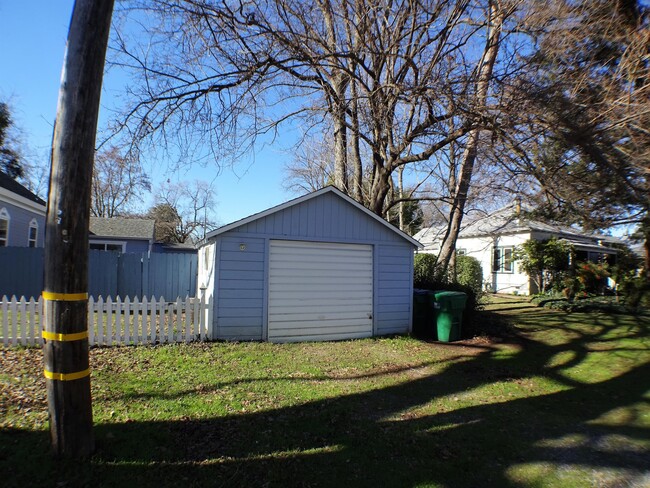 1705 Spruce Ave in Chico, CA - Building Photo - Building Photo