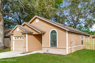 9845 Paddlewheel Dr W in Jacksonville, FL - Building Photo - Building Photo