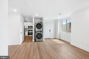 929 N 40th St in Philadelphia, PA - Building Photo