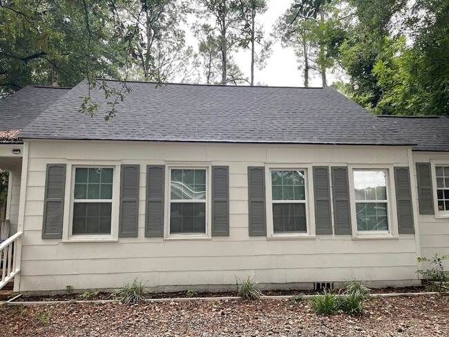 property at 1008 W 1st Ave