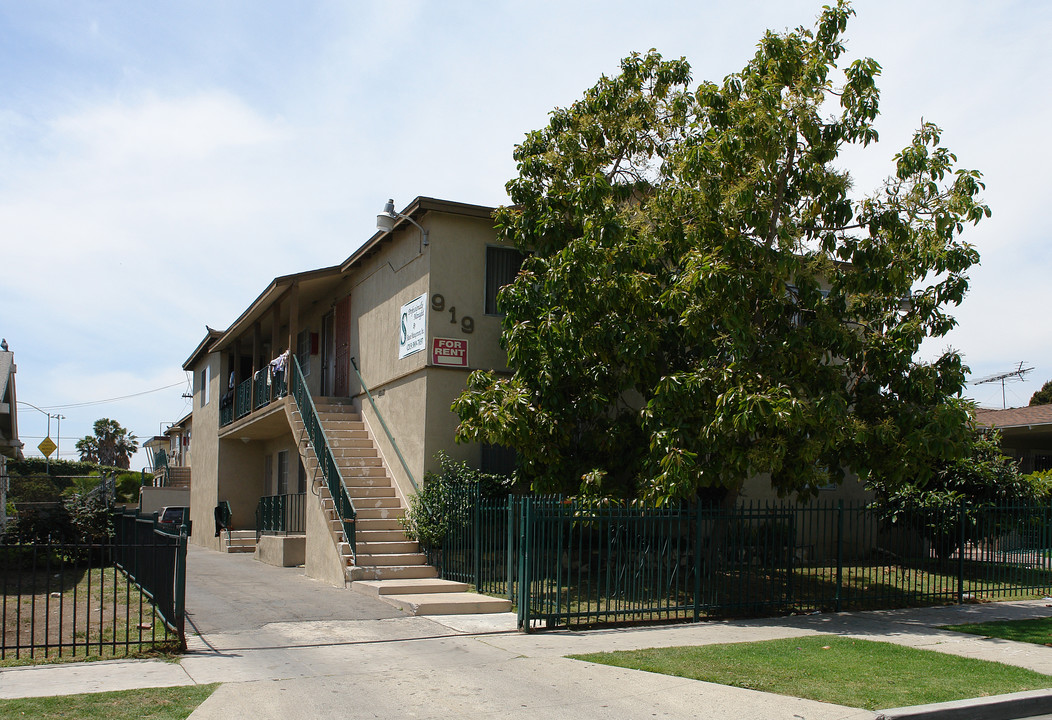 917-919 N Ardmore Ave in Los Angeles, CA - Foto de edificio