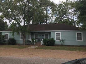 1800 Ross St, Unit 1800 in Bay City, TX - Building Photo