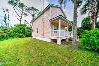 1305 Calhoun Ave in Panama City, FL - Foto de edificio - Building Photo
