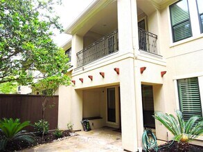 14 Sweetwater Ct in Sugar Land, TX - Building Photo - Building Photo