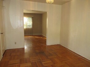 5271 Village Grn in Los Angeles, CA - Building Photo - Building Photo