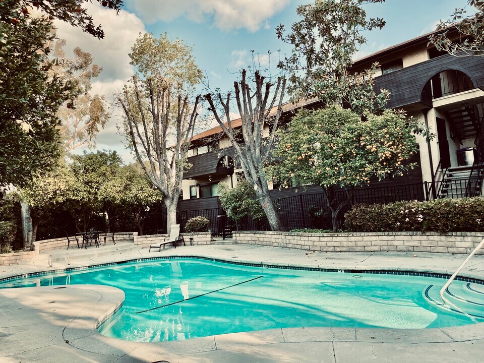 7308 Corbin Ave, Unit A in Reseda, CA - Foto de edificio