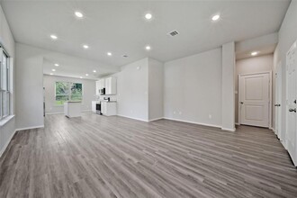 505 Navajo Dr in Montgomery, TX - Building Photo - Building Photo