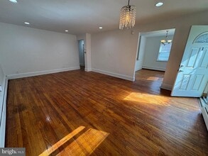 2323 S Parkview Ave in Willow Grove, PA - Building Photo - Building Photo
