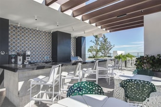 1010 Brickell Ave, Unit 4411 in Miami, FL - Foto de edificio - Building Photo