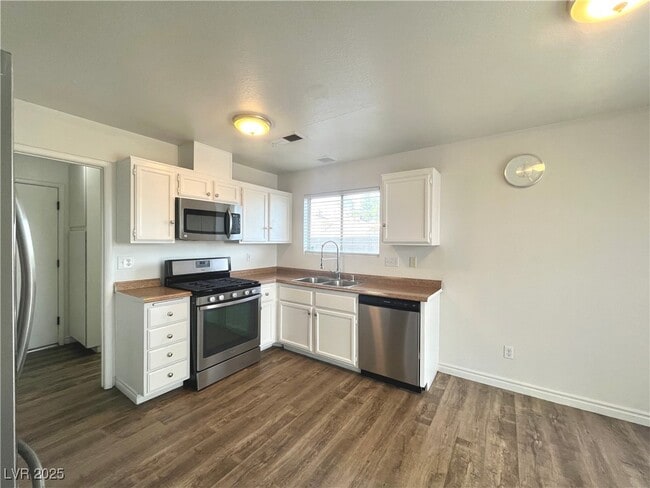 property at 1537 N Canyon Rose Way