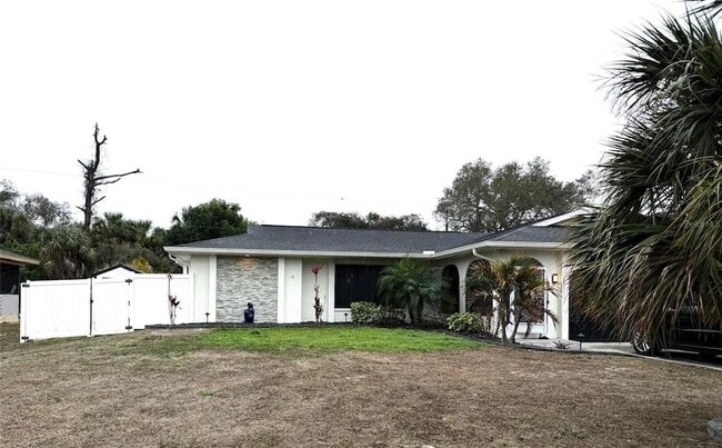 2122 Winningway St in Port Charlotte, FL - Foto de edificio - Building Photo