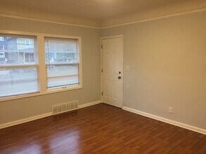 5733 North Interstate Avenue in Portland, OR - Foto de edificio - Building Photo