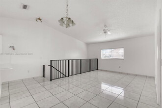 7641 W 29th Way in Hialeah, FL - Building Photo - Building Photo