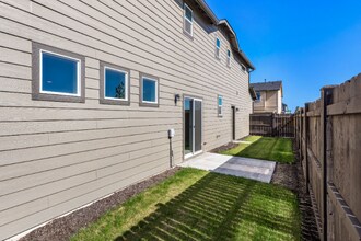 2523 NW Spruce Pl in Redmond, OR - Building Photo - Building Photo